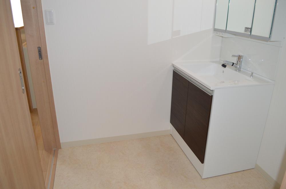 Wash basin, toilet. Indoor (September 2013) Shooting