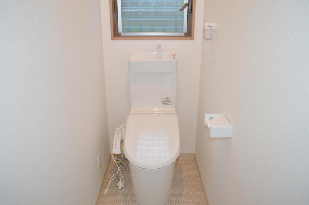 Toilet. Indoor (September 2013) Shooting