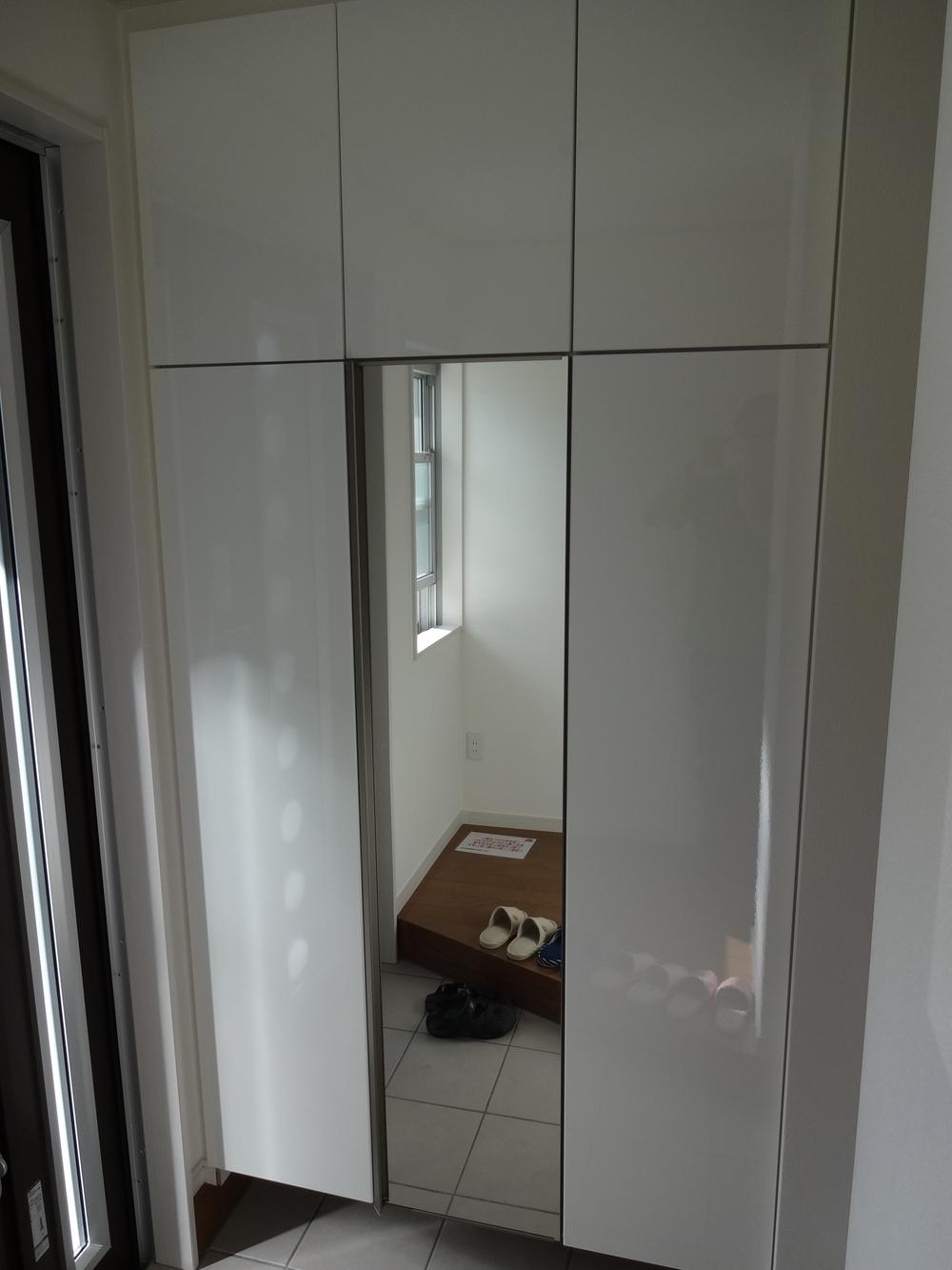 Entrance. Local (September 2013) Shooting