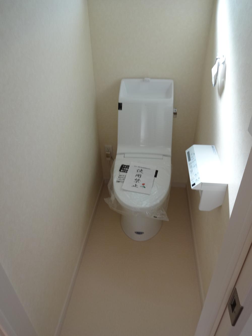 Toilet. Indoor (September 2013) Shooting