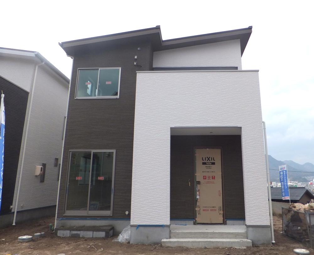 Local appearance photo. Local (12 May 2013) Shooting