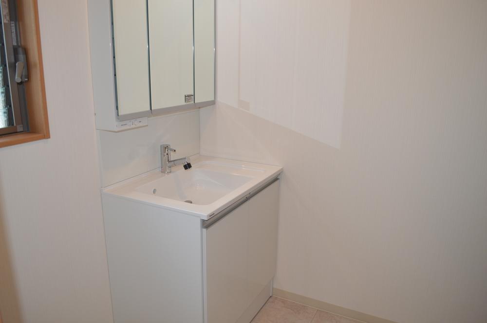 Wash basin, toilet. Indoor (September 2013) Shooting