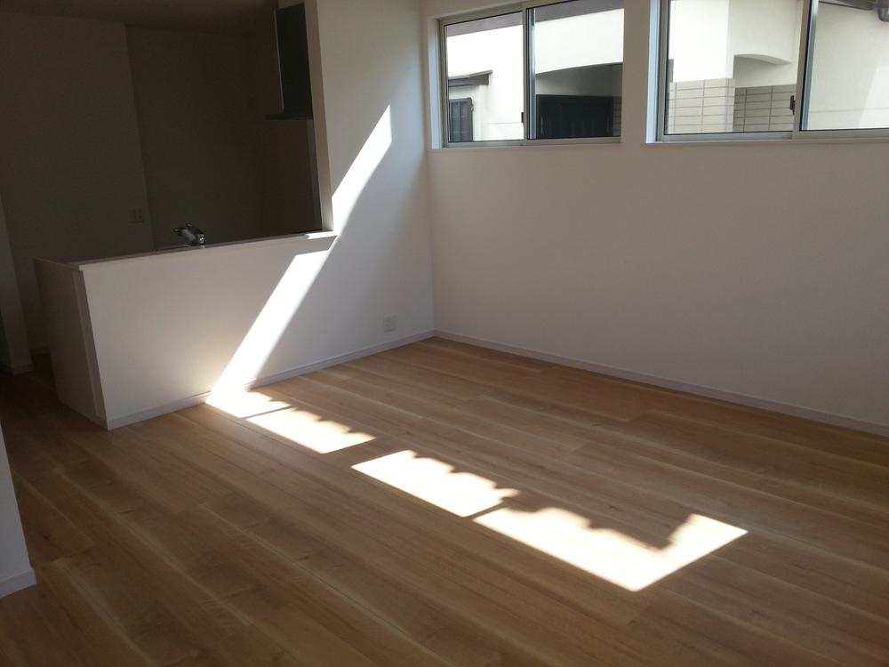 Living. Local (09 May 2013) Shooting