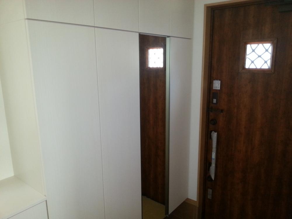 Entrance. Local (09 May 2013) Shooting