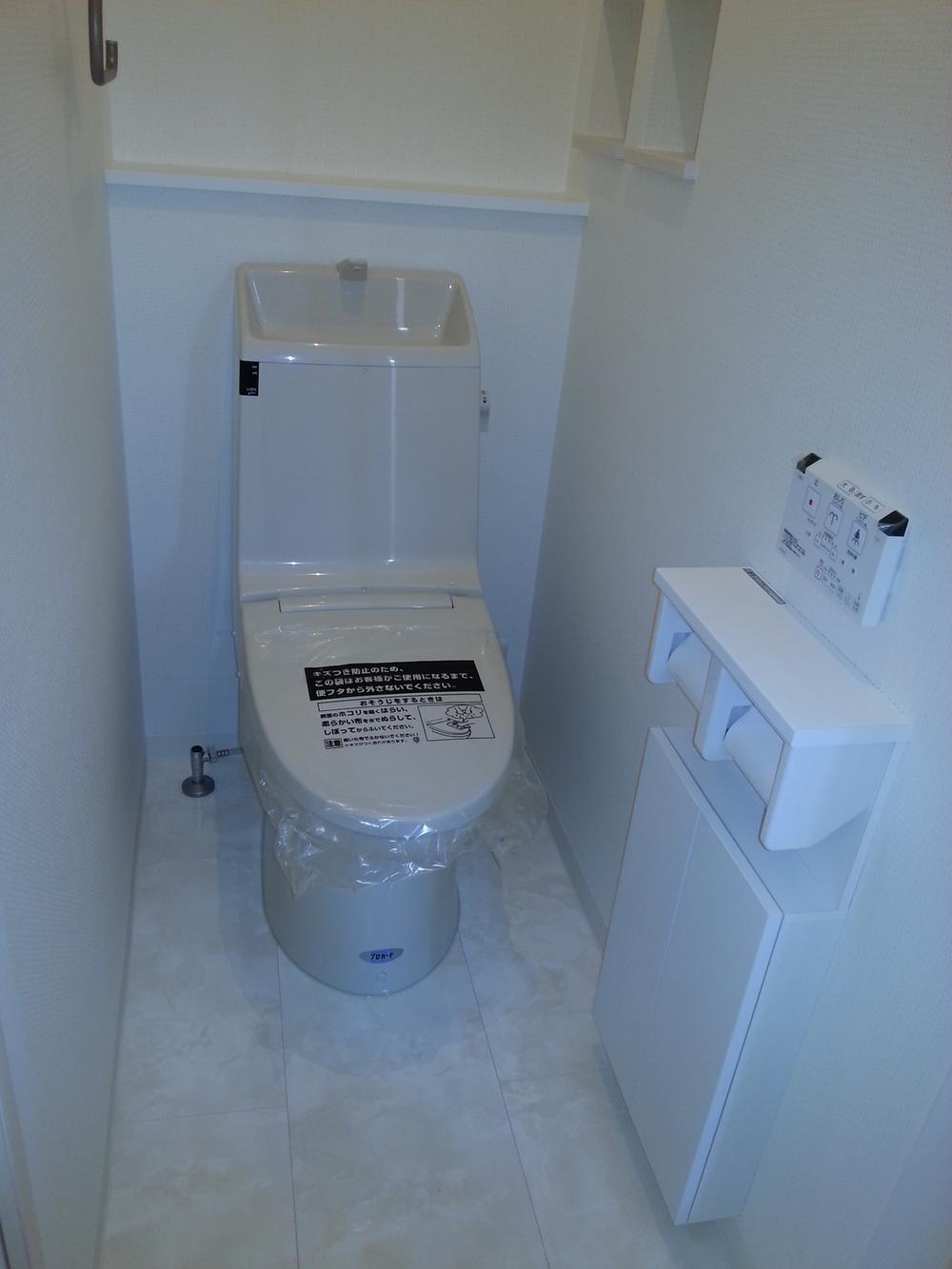 Toilet. Local (09 May 2013) Shooting