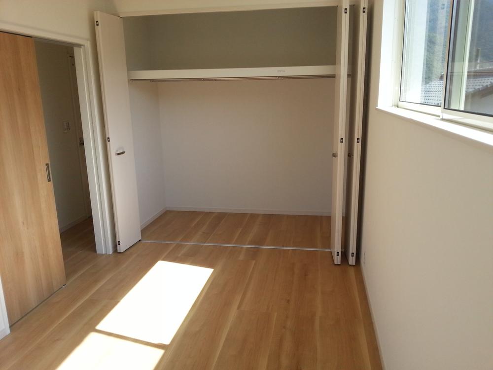 Non-living room. Local (09 May 2013) Shooting