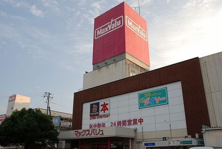 Shopping centre. Maxvalu 950m to high yang shop