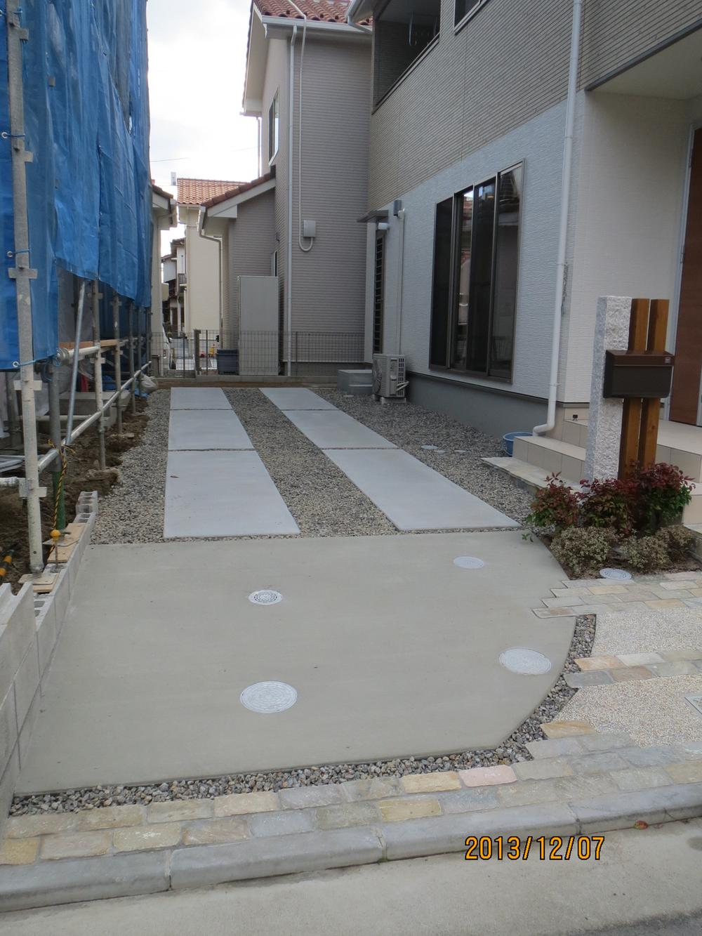 Parking lot. Parking will be stopped at the margin is 2 units in parallel parking.