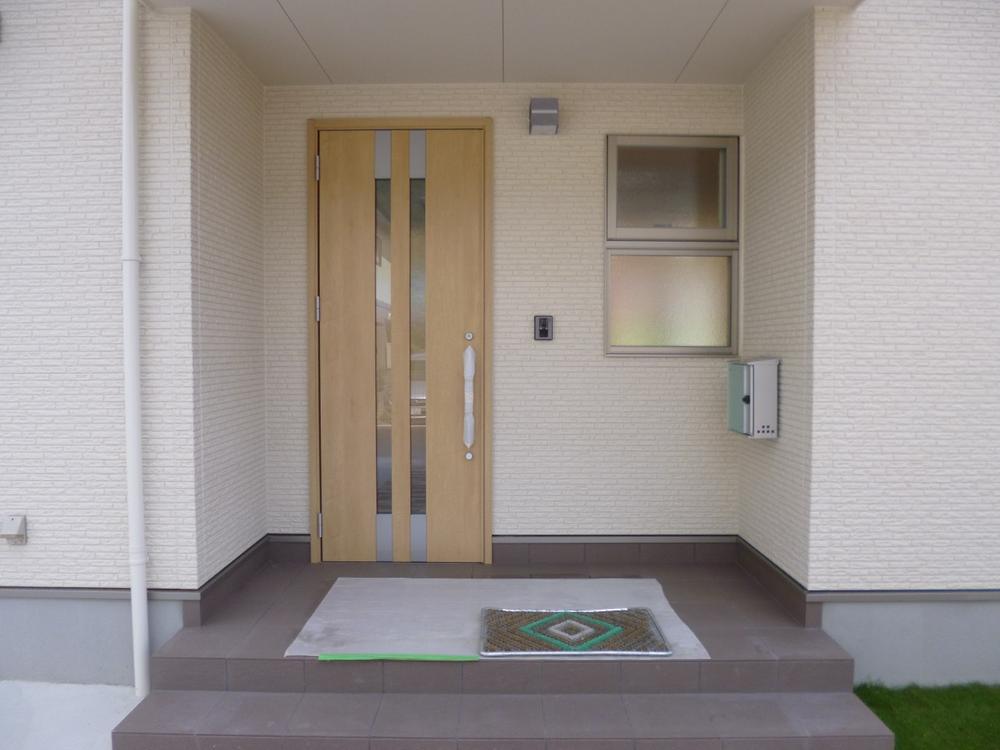 Entrance. (August 2013) Shooting