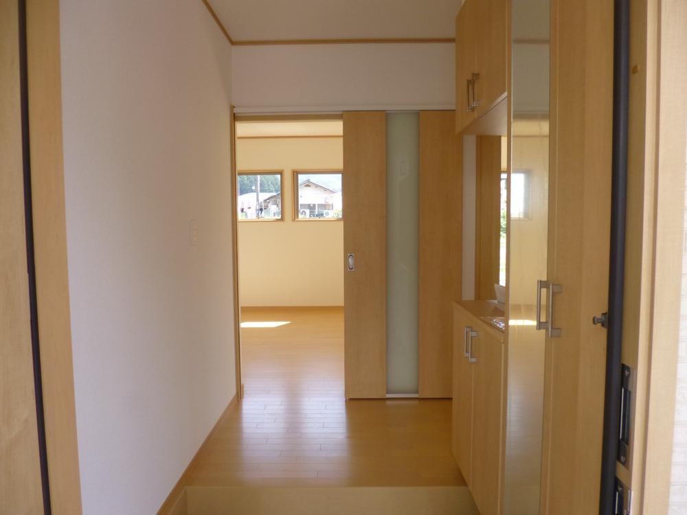 Entrance. (August 2013) Shooting