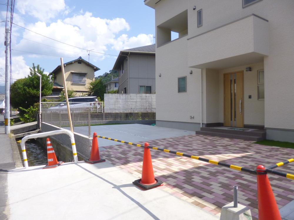 Parking lot. (August 2013) Shooting