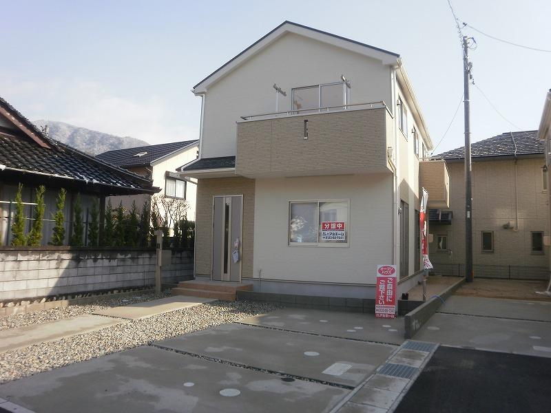 Local appearance photo. Local (12 May 2013) Shooting