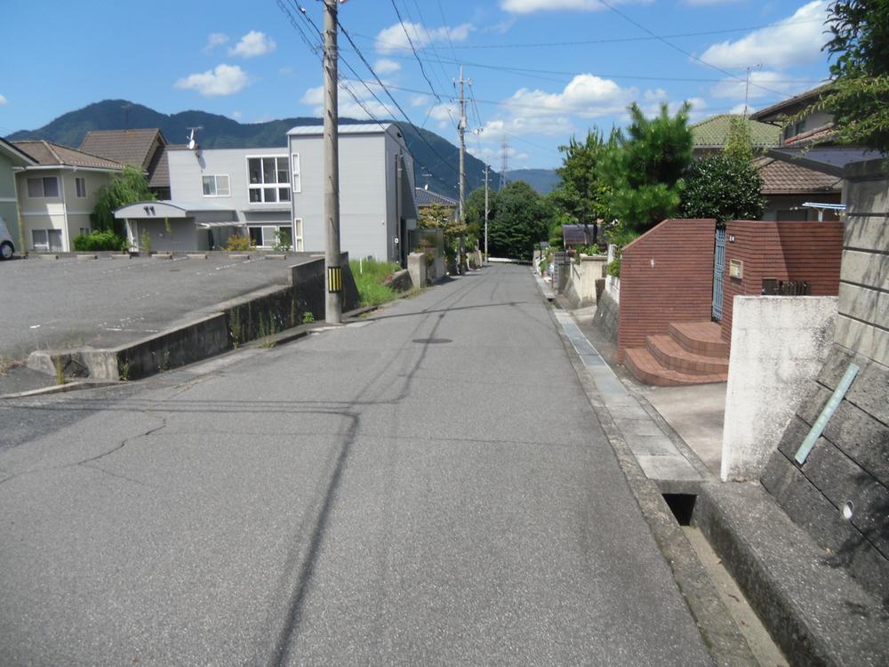 Local photos, including front road. Front road (shooting from the top)