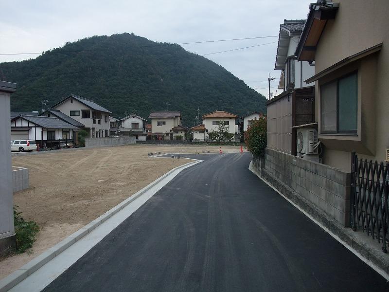 Local photos, including front road. Local (10 May 2013) Shooting