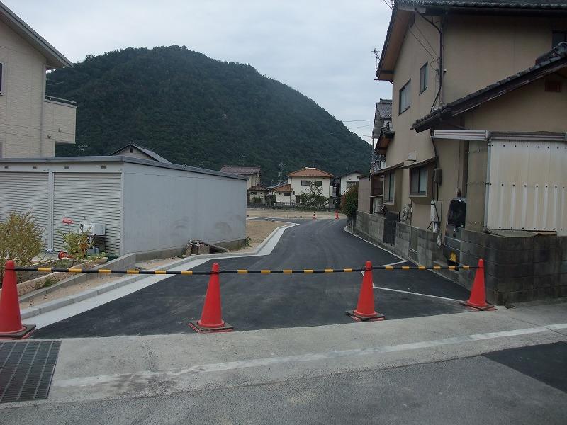 Local photos, including front road. Local (10 May 2013) Shooting