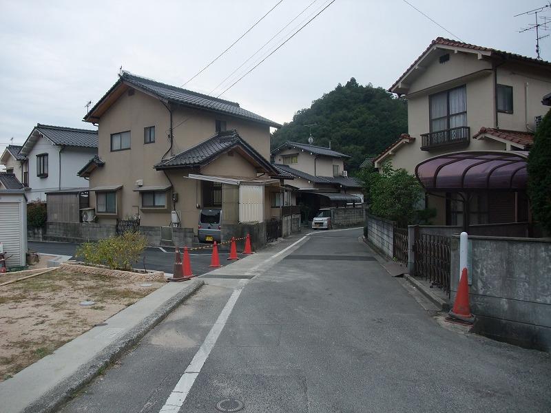 Local photos, including front road. Local (10 May 2013) Shooting