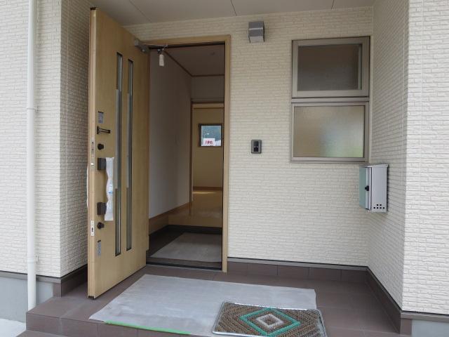 Entrance. Local (September 2013) Shooting