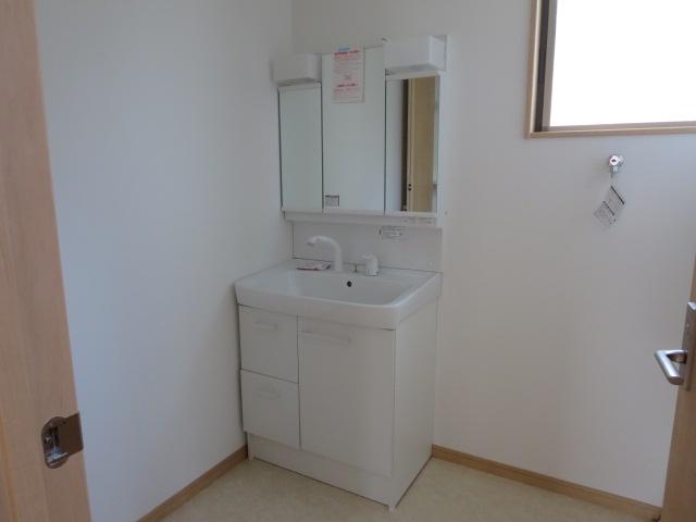 Wash basin, toilet. Indoor (July 2013) Shooting