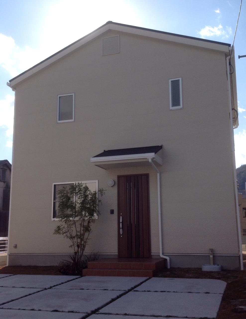 Local appearance photo.  [Building B] Exterior Photos