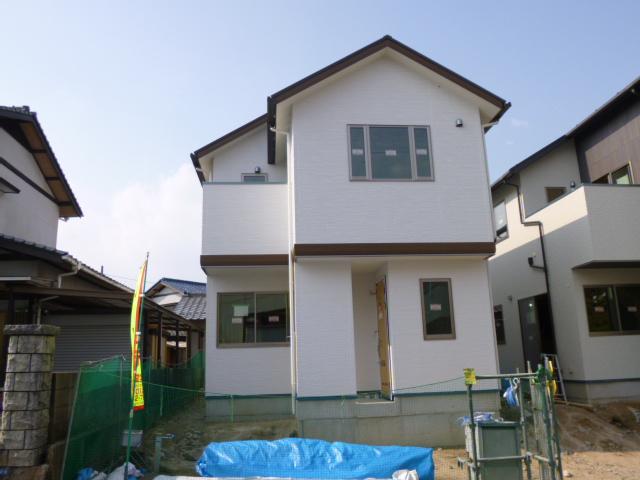 Local appearance photo. Local (10 May 2013) Shooting