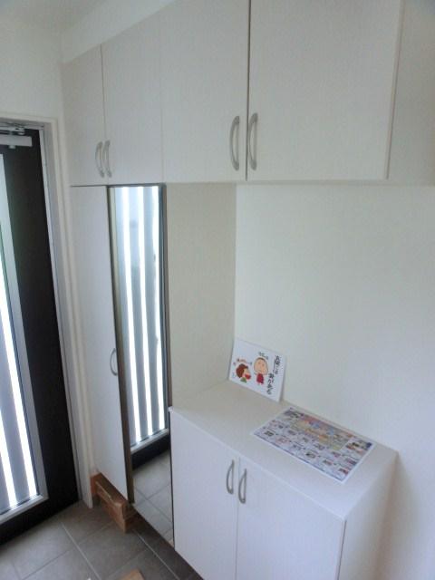 Entrance. Room (August 2013) Shooting