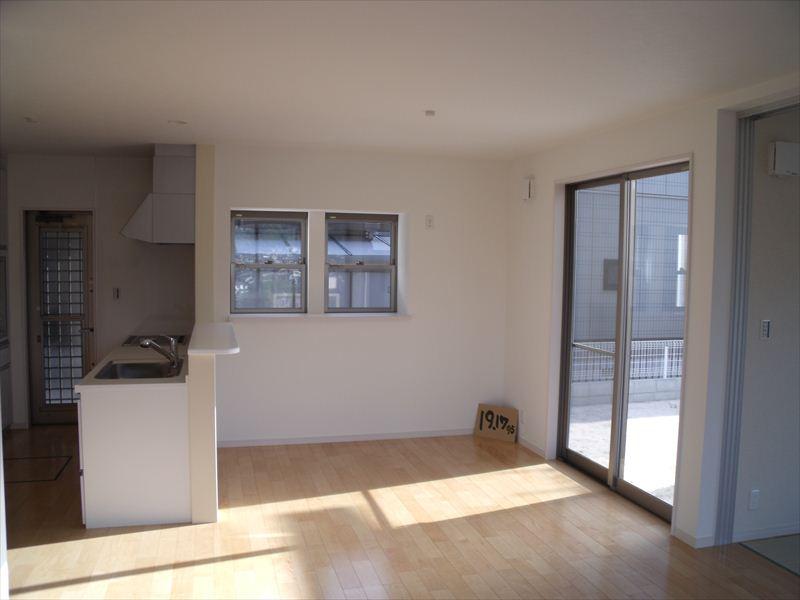 Same specifications photos (living)