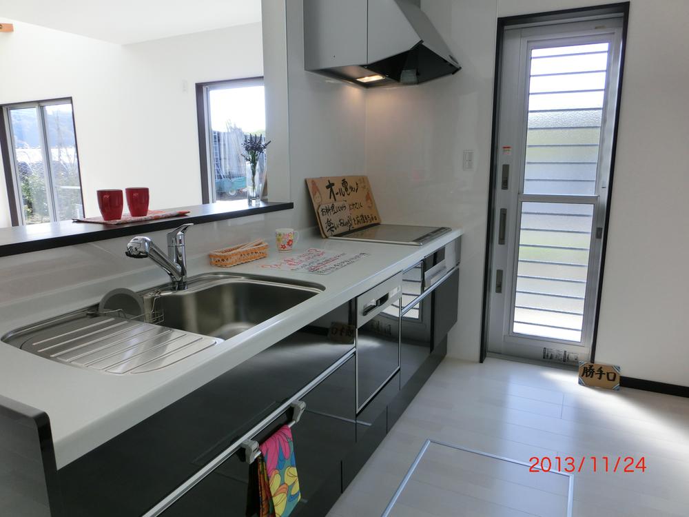 Kitchen. Indoor (11 May 2013) Shooting