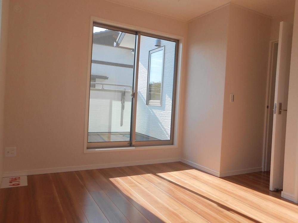 Non-living room. Local (12 May 2013) Shooting