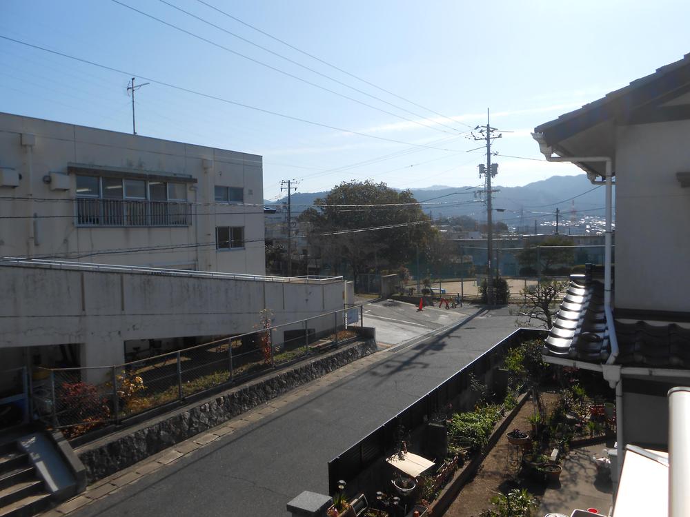 View photos from the dwelling unit. Local (12 May 2013) Shooting