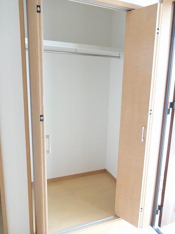 Receipt. Convenient entrance storage. For convenient storage of outdoor goods