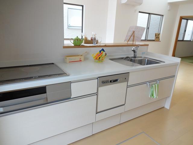 Artificial marble counters are resistant to heat and shock, It is easy to clean
