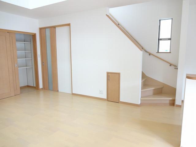 Living. Since the living room staircase, I family will Kakeae nature and voice