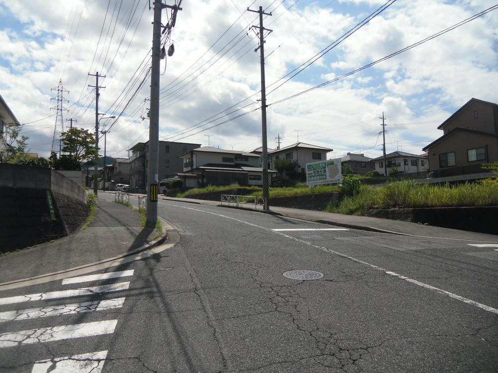 Local photos, including front road. Frontal road