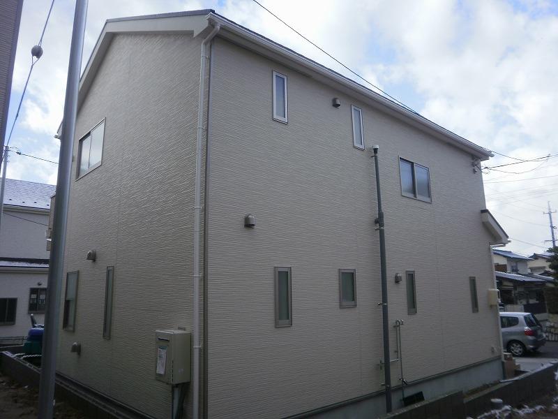 Local appearance photo. Shooting from the building southwest side