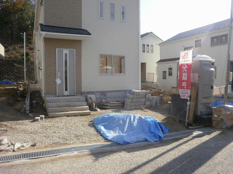 Parking lot. Parallel parking two Allowed