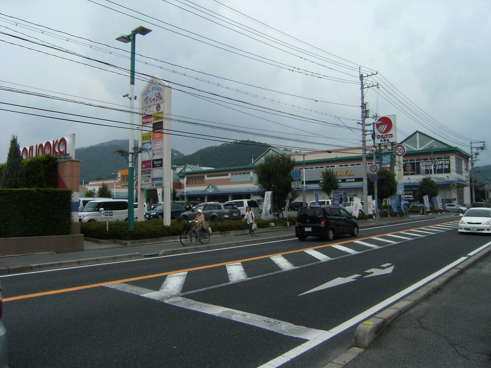 Supermarket. Until Marunaka 340m