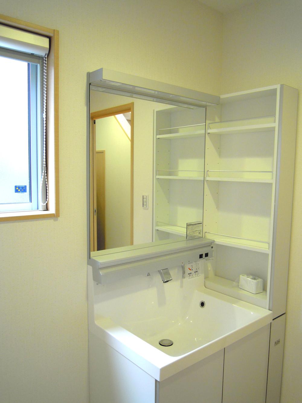 Wash basin, toilet. Indoor (June 2013) Shooting