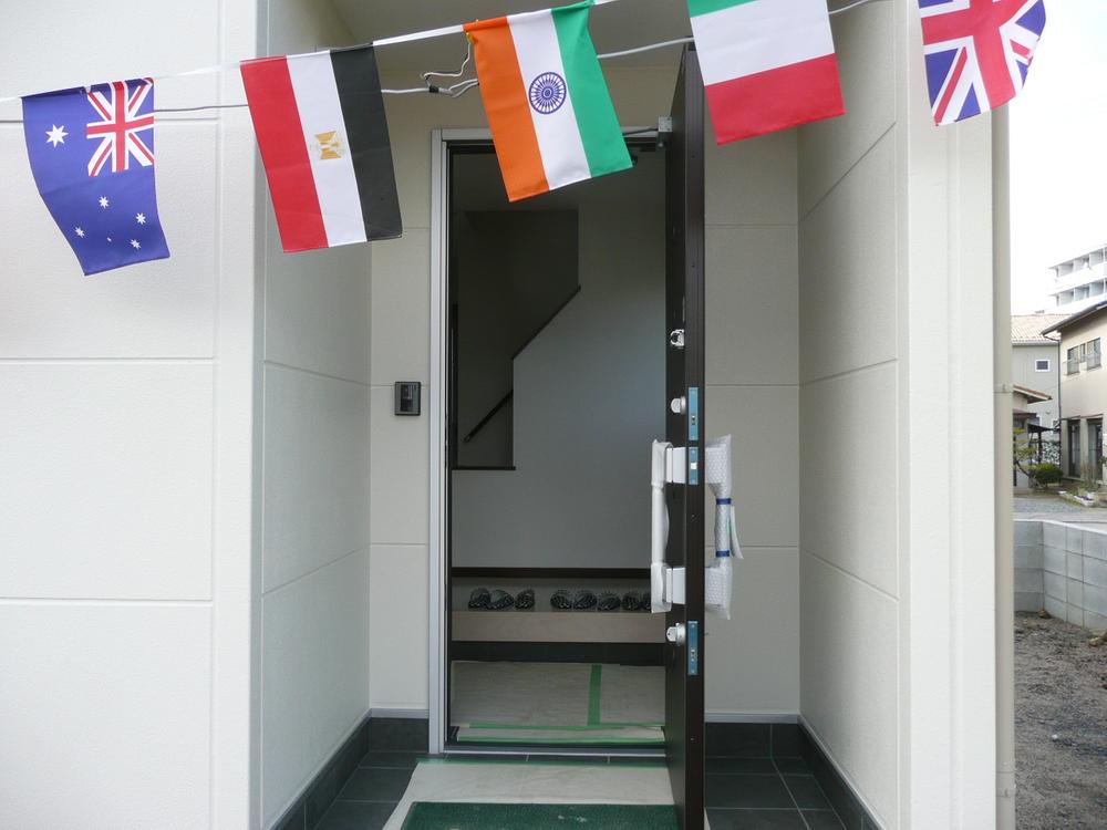 Entrance. Indoor (February 2012) Shooting