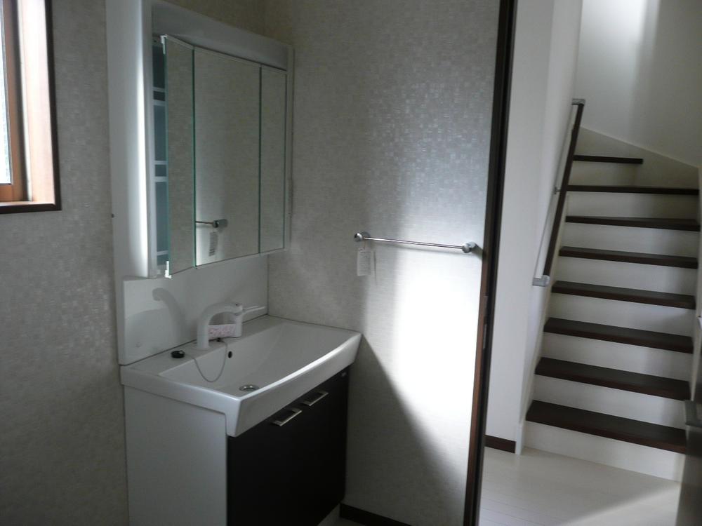 Wash basin, toilet. Indoor (February 2012) Shooting