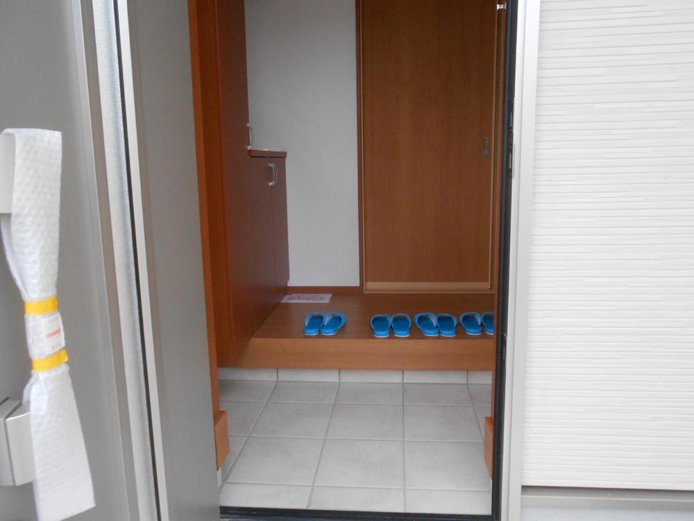 Entrance. (November 2013) Shooting