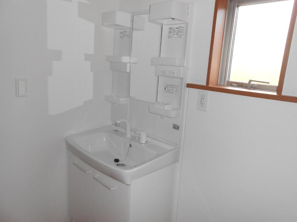 Wash basin, toilet. (November 2013) Shooting