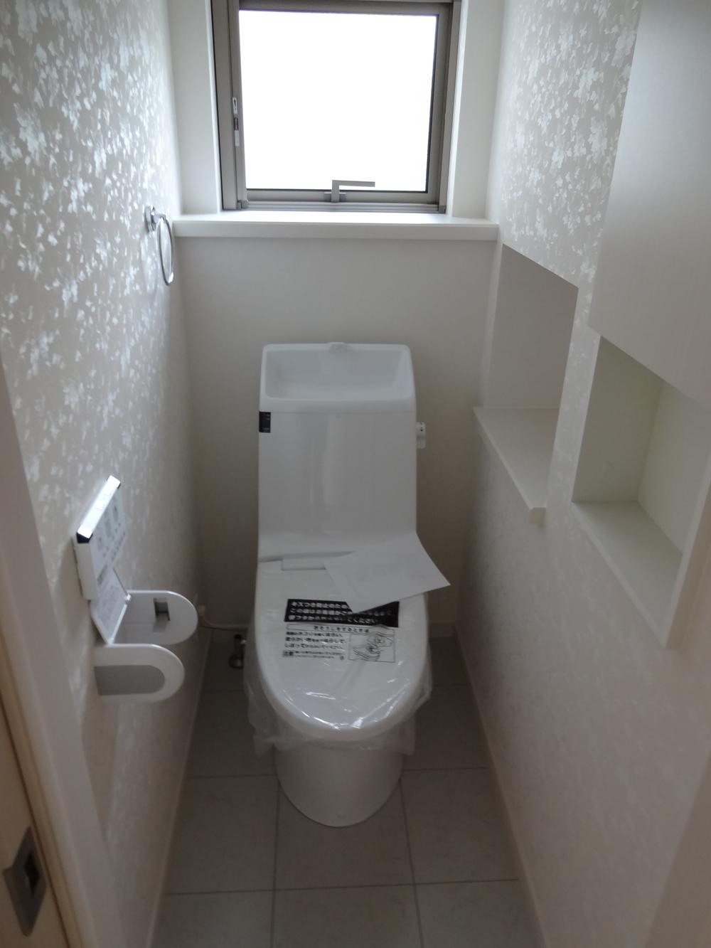 Toilet. Indoor (10 May 2013) Shooting