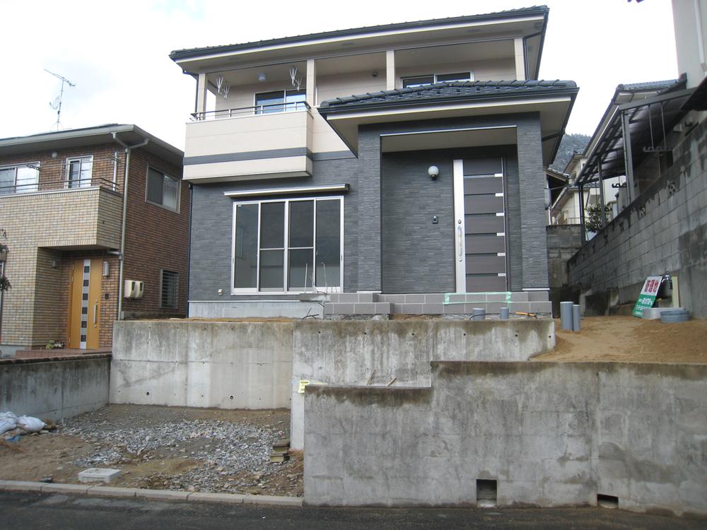 Local appearance photo. Local (April 2012) shooting