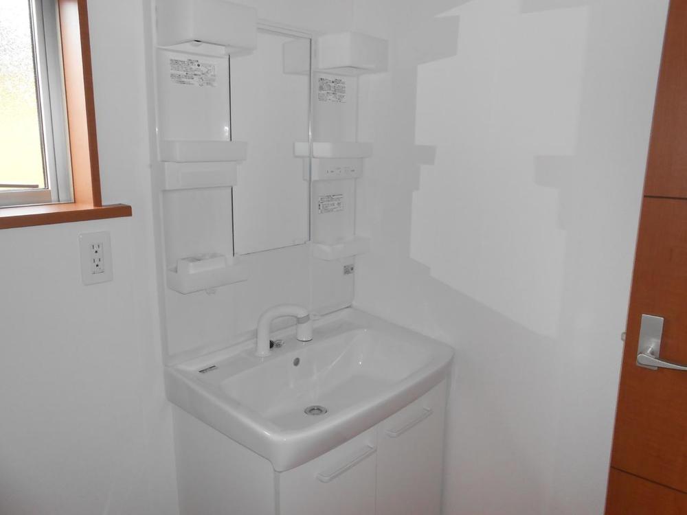 Wash basin, toilet. (November 2013) Shooting