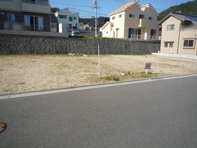 Local land photo.   With building conditions