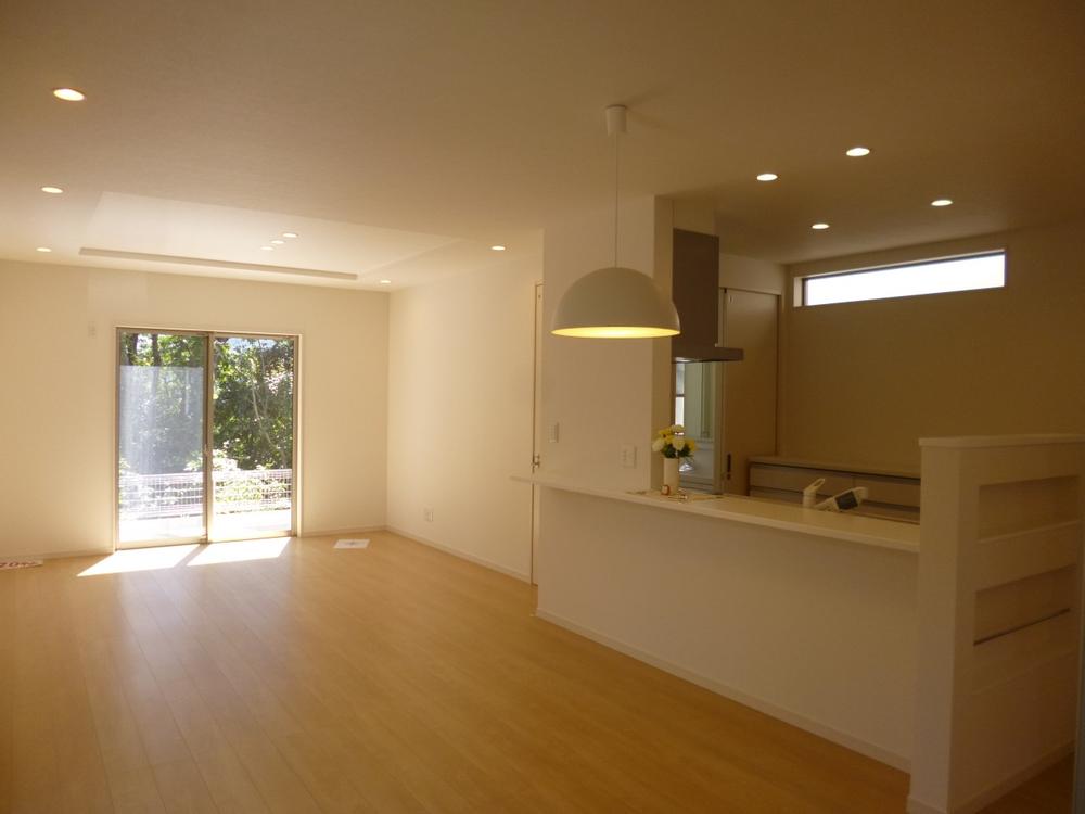 Living. (September 2013) Shooting