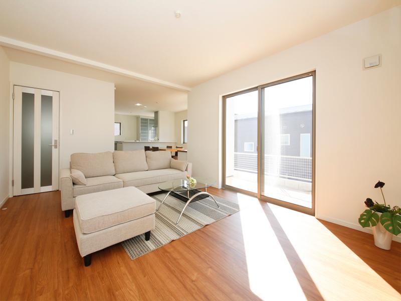 Living. Put loose also sofa Spacious bright living room  No.7-3