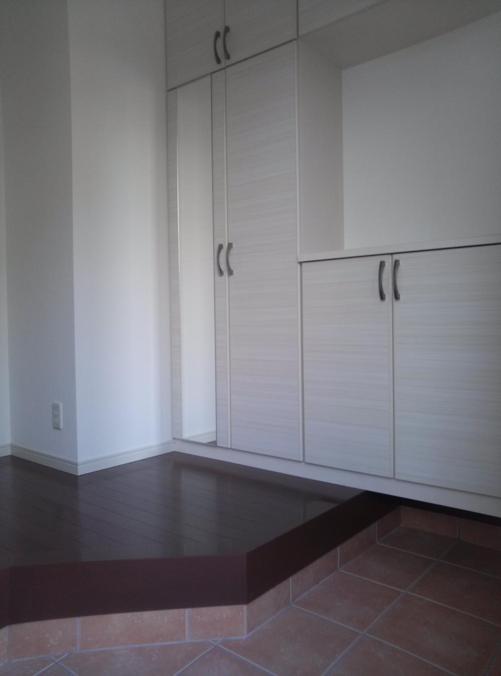 Entrance. Local (January 2013) Shooting