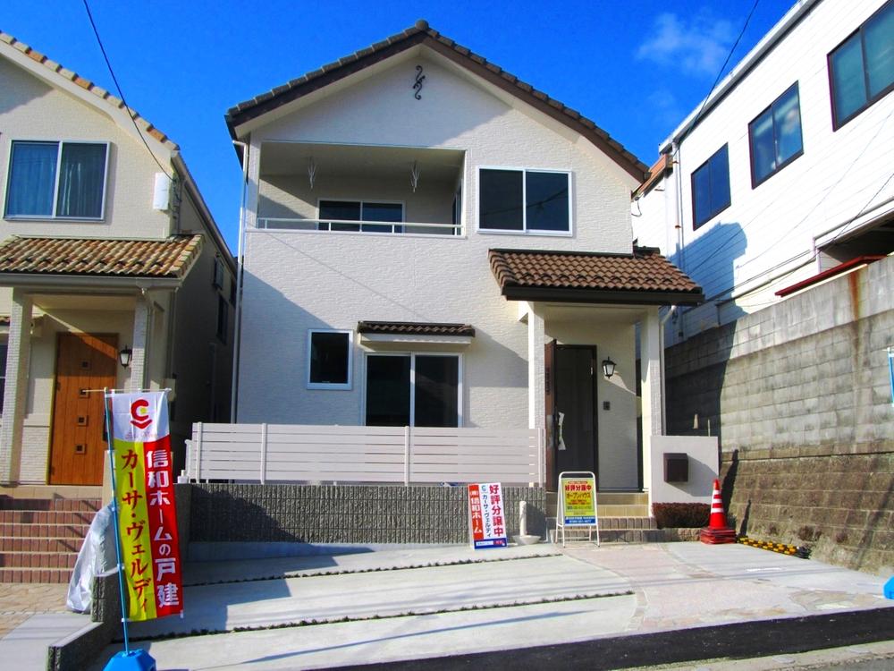 Local appearance photo. Parking parallel three allowed in the building front