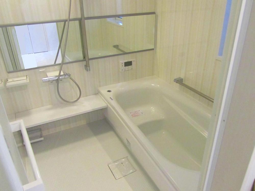 Bathroom. All-electric EcoCute (Auto)